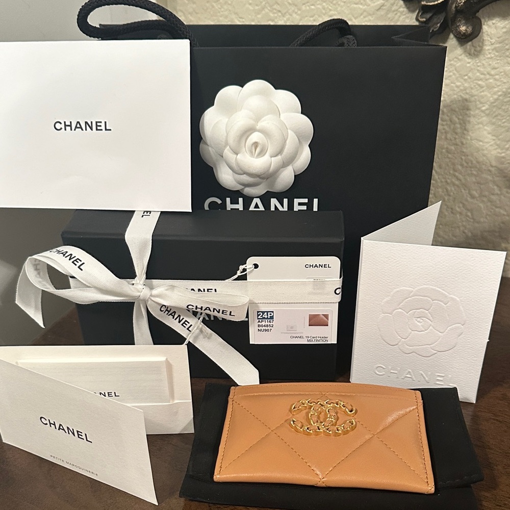 NWT Chanel 19 CC Caramel Lambskin Card Holder 24P Wallet Gold Hardware